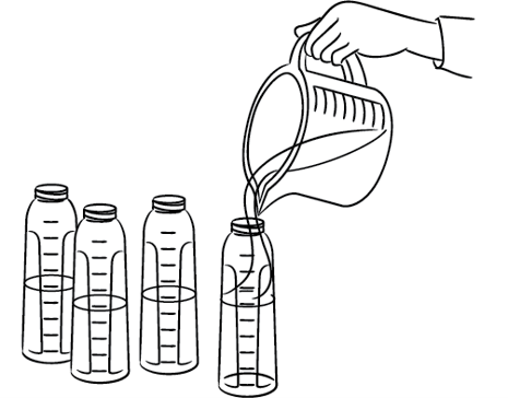Étape 8 : Verser la quantité de préparation commerciale requise pour le boire dans chaque biberon stérile. Étape 8 : Verser la quantité de préparation commerciale requise pour le boire dans chaque biberon stérile.